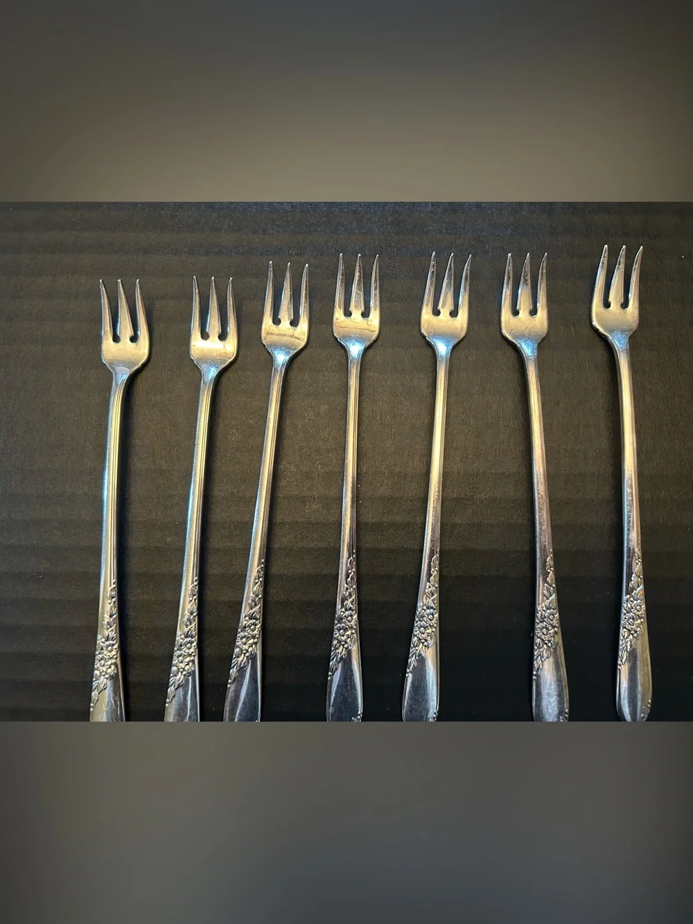 Set Of 7 Oneida Wm A Rogers Stainless Cocktail Forks Oysters Floral Pattern